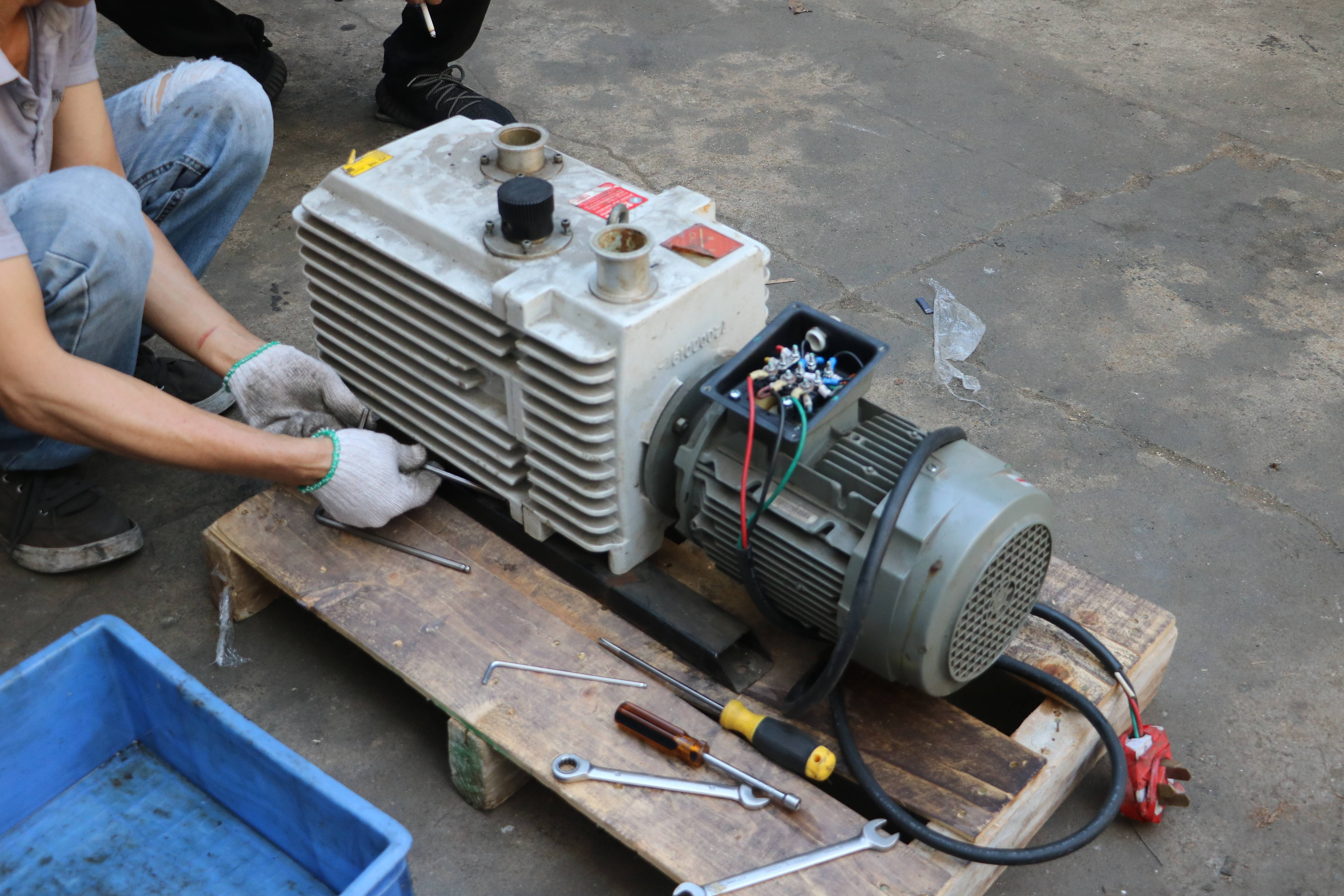 進(jìn)口萊寶真空泵D40C 進(jìn)口萊寶真空泵D40C